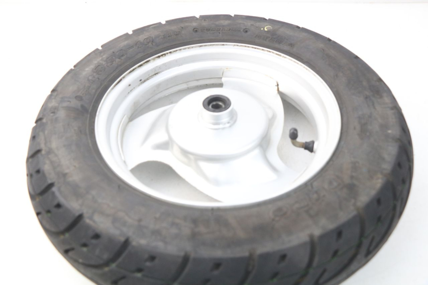 photo de JANTE AVANT VASTRO R-ONE 4T 50 (2014 - 2022) - Gros plan technique