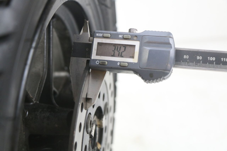 photo de JANTE AVANT TNT MOTOR ROMA 10' 2T 50 (2011 - 2018) - Zoom état d’usage