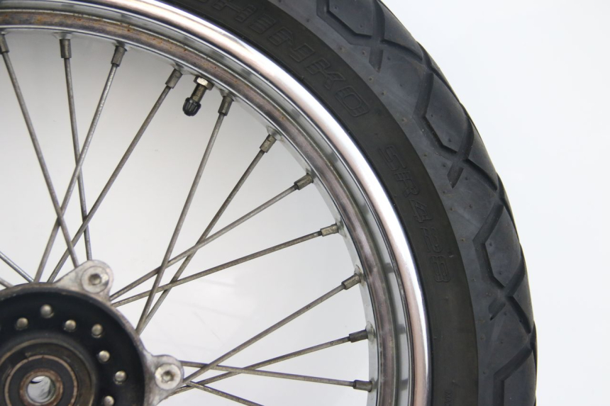 photo de JANTE AVANT HYOSUNG RT KARION 125 (2003 - 2007) - Gros plan technique