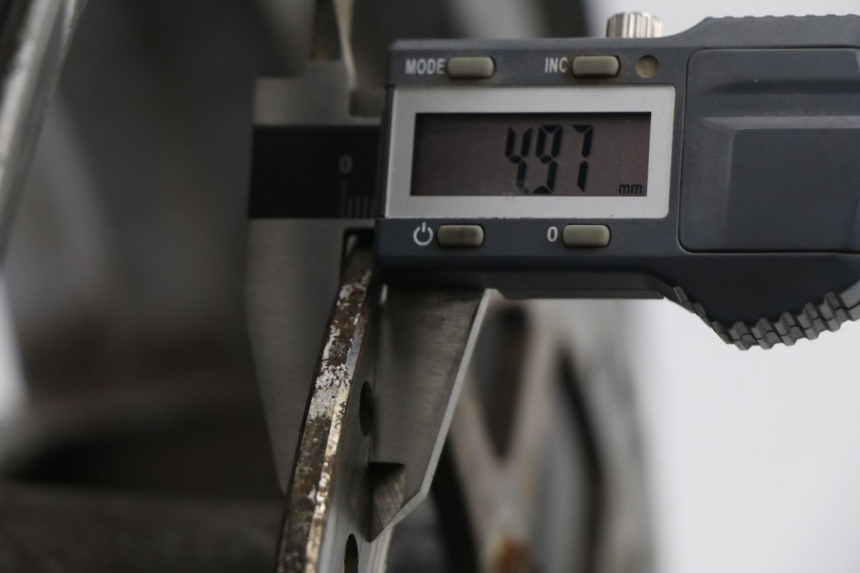 photo de JANTE AVANT PEUGEOT SATELIS 125 (2010 - 2012) - Autre angle de vue