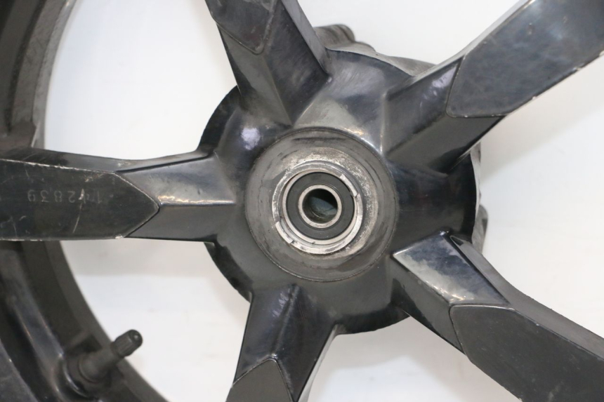 photo de JANTE AVANT PEUGEOT SATELIS 125 (2013 - 2018) - Points de fixation