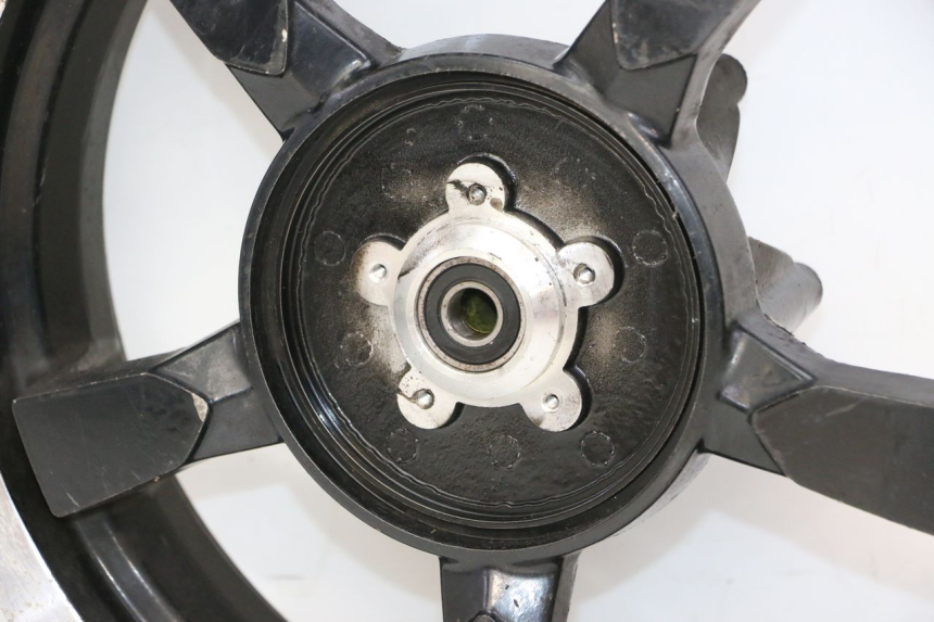 photo de JANTE AVANT PEUGEOT SATELIS 125 (2006 - 2009) - Focus structure