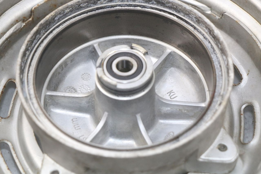 photo de JANTE AVANT HONDA SCV LEAD 100 (2003 - 2007) - Autre angle de vue