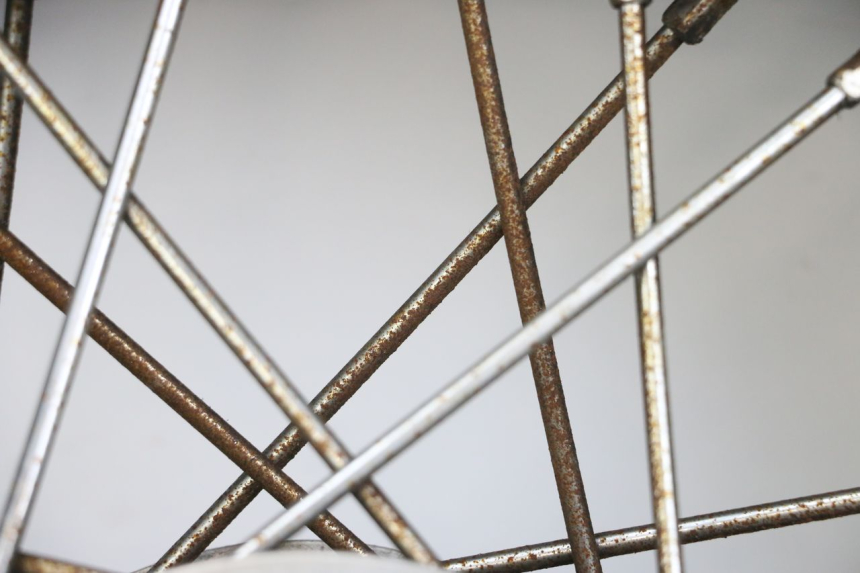 photo de JANTE AVANT HARLEY DAVIDSON SPORTSTER XL CUSTOM 1200 (2003 - 2004) - Détails caractéristiques