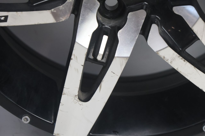 photo de JANTE AVANT CAN-AM SPYDER RS 1000 (2008 - 2012) - État de surface