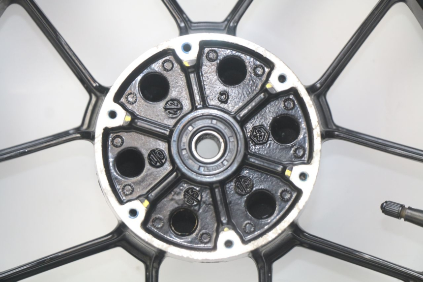 photo de JANTE AVANT APRILIA SR 2T 50 (2018 - 2022) - Marquages et références