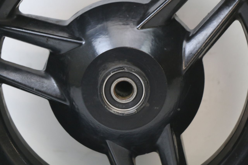 photo de JANTE AVANT PEUGEOT STREETZONE I 2T 50 (2018 - 2020) - Autre angle de vue