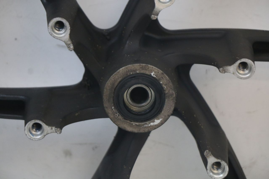 photo de JANTE AVANT KYMCO SUPER 8 125 (2008 - 2015) - Marquages et références