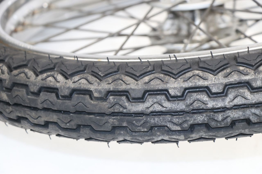 photo de JANTE AVANT SUZUKI GN 125 (1997 - 2000) - Détail de la pièce