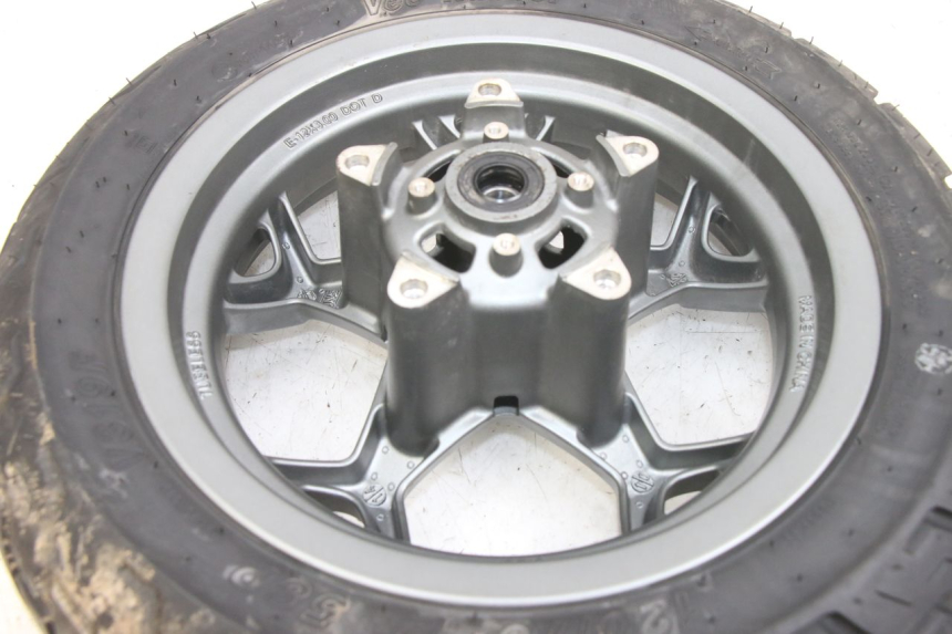 photo de JANTE AVANT APRILIA SXR 50 (2021 - 2023) - Gros plan technique