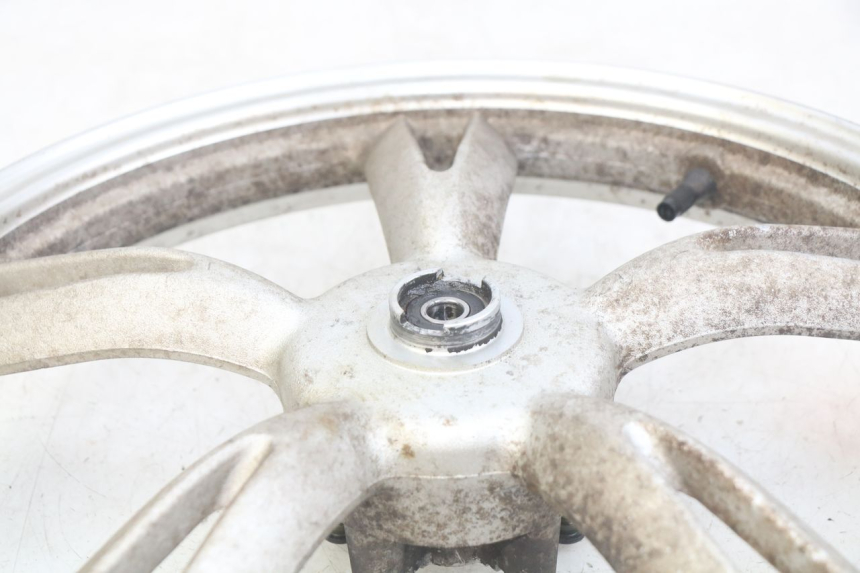 photo de JANTE AVANT PEUGEOT TWEET 4T 50 (2010 - 2014) - Gros plan technique