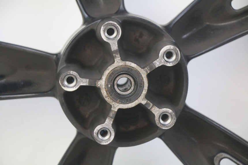 photo de JANTE AVANT PEUGEOT TWEET 125 (2010 - 2017) - Détails caractéristiques