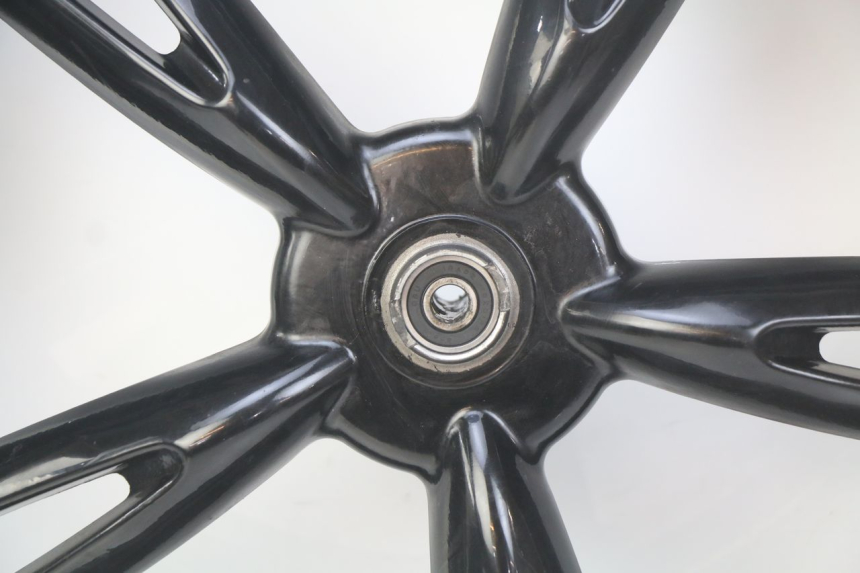 photo de JANTE AVANT PEUGEOT TWEET 125 (2010 - 2017) - Points de fixation