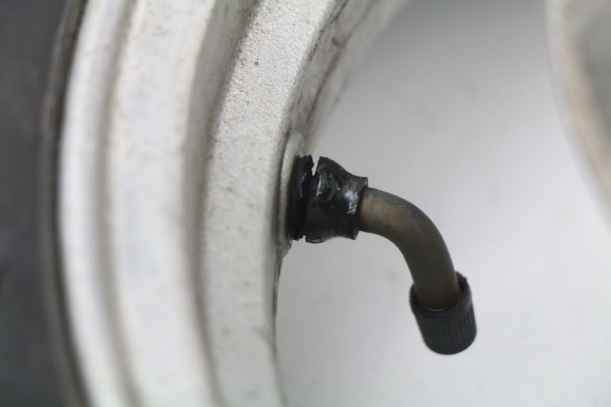 photo de JANTE AVANT RAZZO VENICE 50 (2009 - 2014) - Gros plan technique