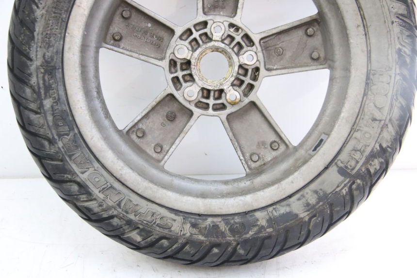 photo de JANTE AVANT PIAGGIO VESPA GRANTURISMO 125 (2003 - 2007) - Gros plan technique