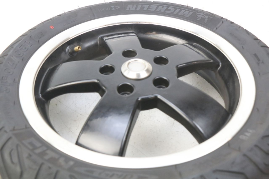 photo de JANTE AVANT PIAGGIO VESPA GTS IGET ABS 125 (2017 - 2023) - Points de fixation