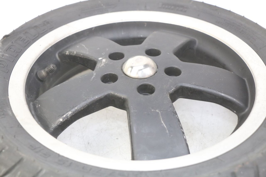 photo de JANTE AVANT PIAGGIO VESPA GTS SUPER IE 125 (2009 - 2016) - Gros plan technique