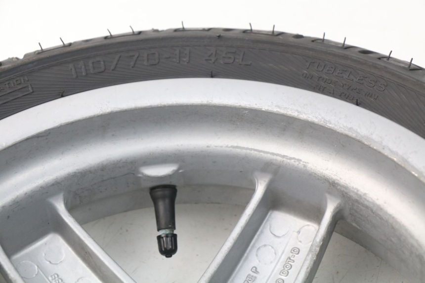 photo de JANTE AVANT PIAGGIO VESPA LX IE 125 (2010 - 2012) - Détails caractéristiques