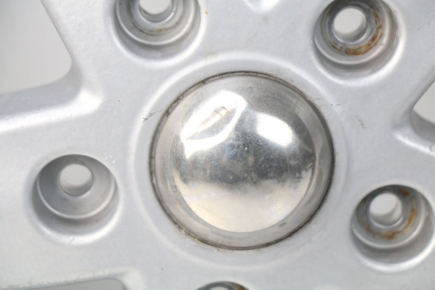 photo de JANTE AVANT PIAGGIO VESPA LX IE 125 (2010 - 2012) - Gros plan technique