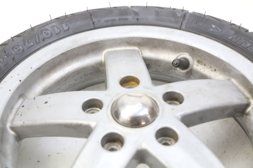 photo de JANTE AVANT PIAGGIO VESPA LX 125 (2005 - 2010) - Gros plan technique