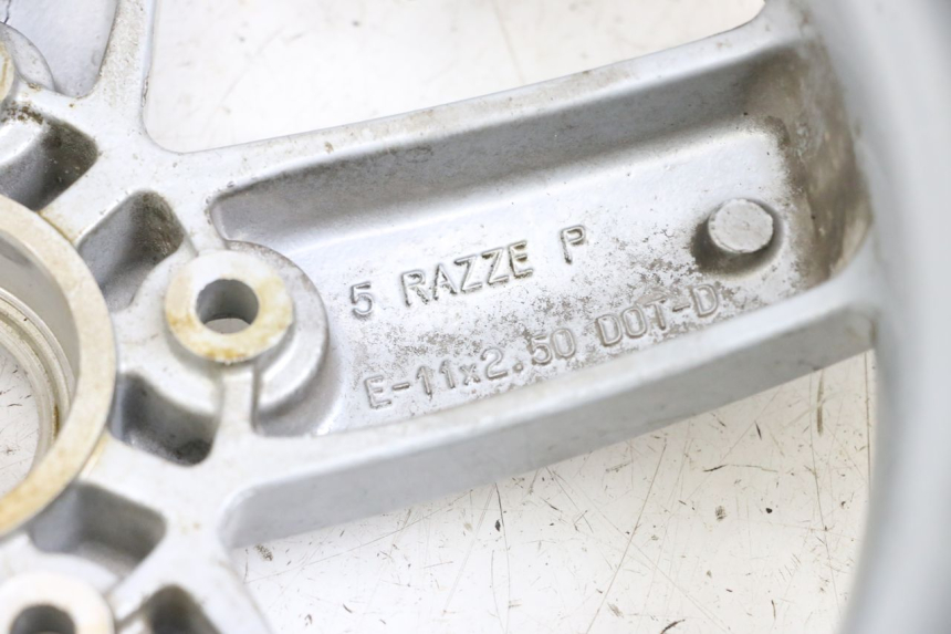 photo de JANTE AVANT PIAGGIO VESPA LX 125 (2005 - 2010) - Points de fixation