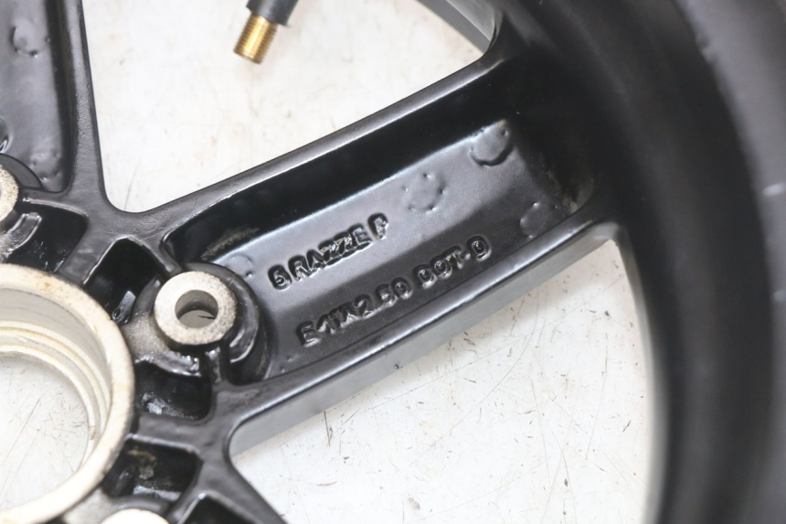 photo de JANTE AVANT PIAGGIO VESPA S 2T 50 (2007 - 2014) - État de surface