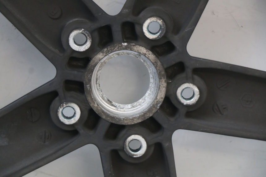 photo de JANTE AVANT PIAGGIO VESPA S 2T 50 (2007 - 2014) - État de surface