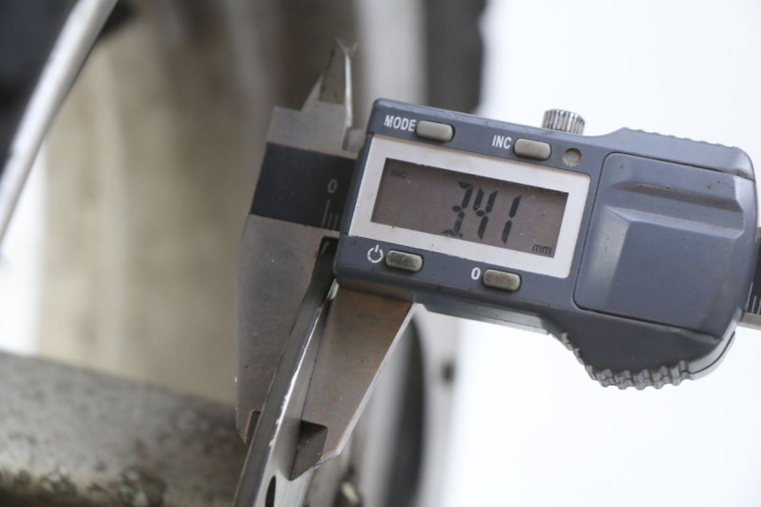 photo de JANTE AVANT PEUGEOT VIVACITY NEW 2T 50 (2008 - 2017) - Zoom état d’usage