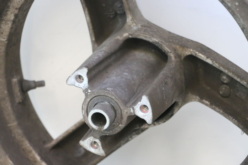 photo de JANTE AVANT PEUGEOT VIVACITY NEW 2T 50 (2008 - 2017) - État de surface