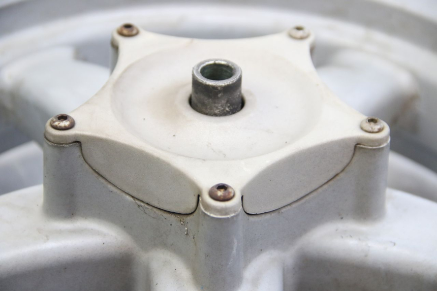 photo de JANTE AVANT PIAGGIO X8 125 (2004 - 2007) - Gros plan technique