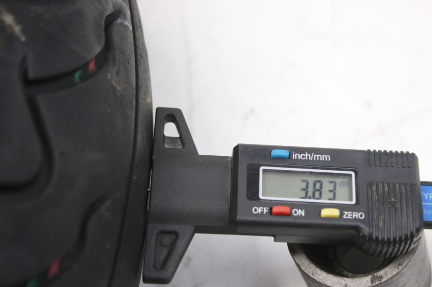 photo de JANTE AVANT PIAGGIO X9 EVOLUTION 250 (2003 - 2007) - Vue rapprochée