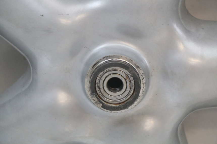 photo de JANTE AVANT YAMAHA YP MAJESTY 125 (2002 - 2006) - Gros plan technique