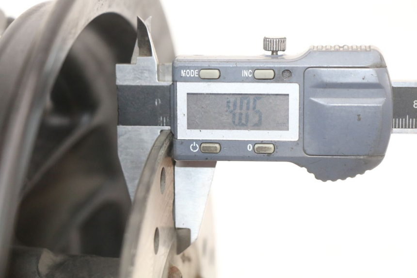 photo de JANTE AVANT PIAGGIO ZIP 4T 50 (2018 - 2020) - Gros plan technique