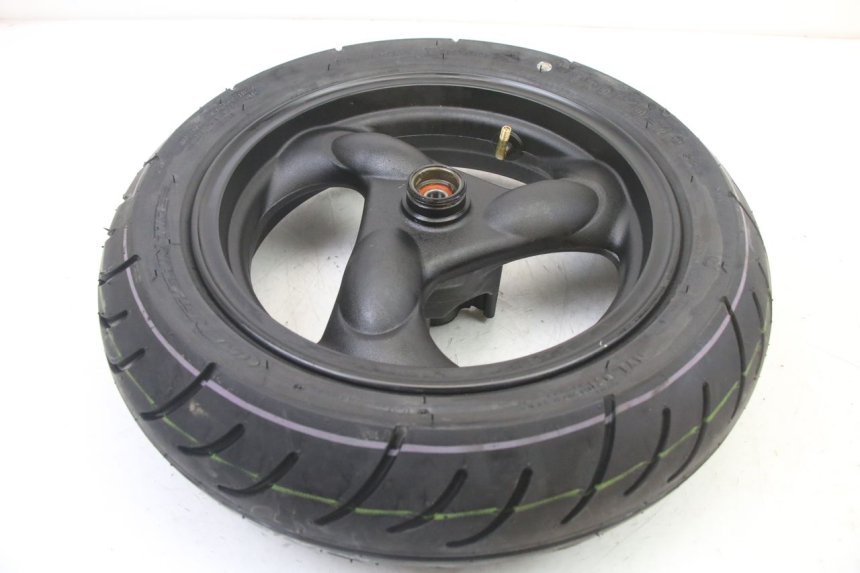 photo de JANTE AVANT ET PNEU KYMCO AGILITY 4T 50 (2005 - 2018) - Détail de la pièce