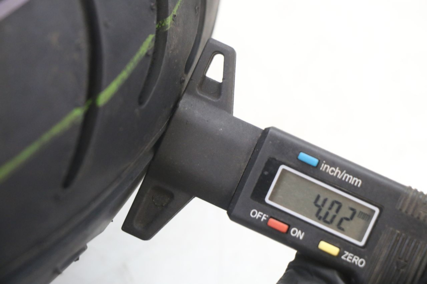 photo de JANTE AVANT ET PNEU KYMCO AGILITY 4T 50 (2005 - 2018) - Vue rapprochée