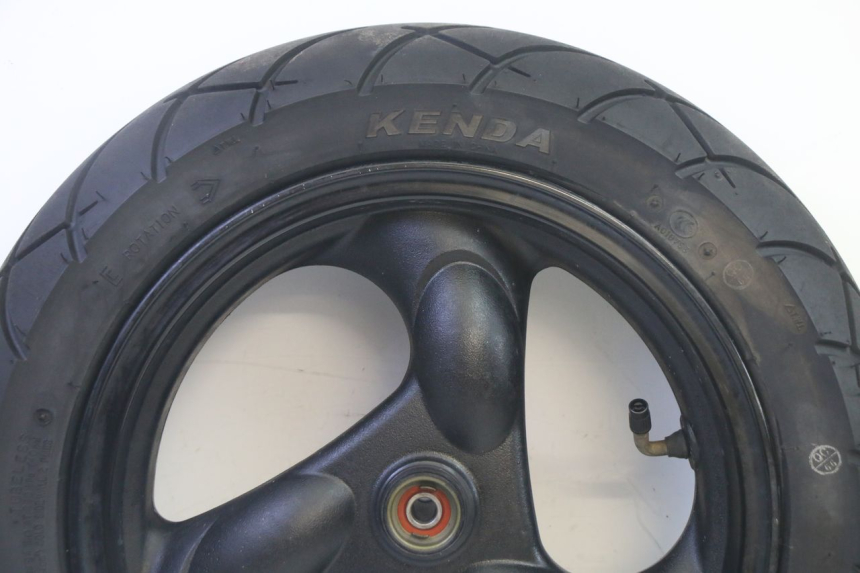 photo de JANTE AVANT ET PNEU KYMCO AGILITY 4T 50 (2018 - 2022) - Détail de la pièce