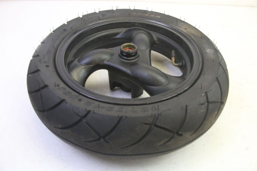 photo de JANTE AVANT ET PNEU KYMCO AGILITY 4T 50 (2018 - 2022) - Gros plan technique