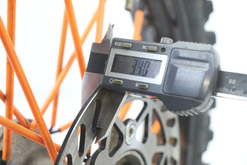 photo de JANTE AVANT ET PNEU APOLLO RFZ 125 - Détail de la pièce