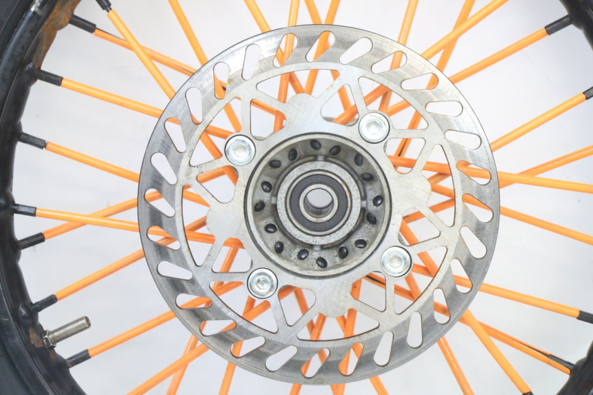 photo de JANTE AVANT ET PNEU APOLLO RFZ 125 - État de surface