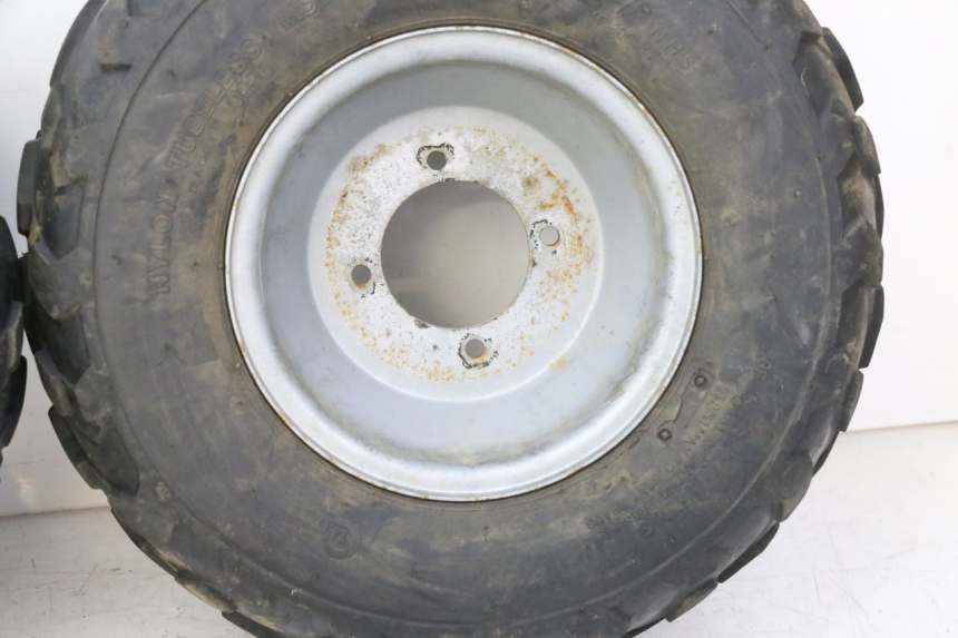 photo de JANTE AVANT ET PNEU KEROX BAZOOKA 110 - Points de fixation