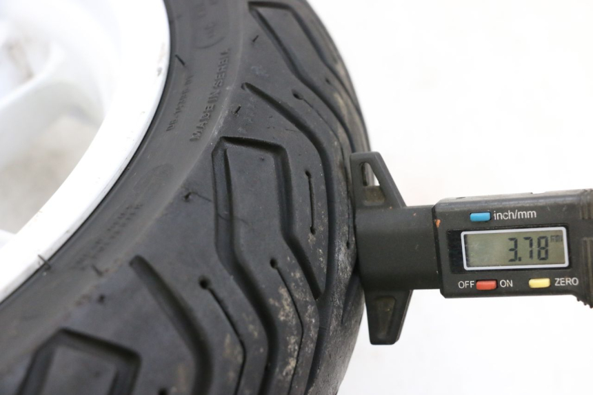 photo de JANTE AVANT ET PNEU MBK BOOSTER SPIRIT NAKED 50 (2004 - 2017) - Détail de la pièce