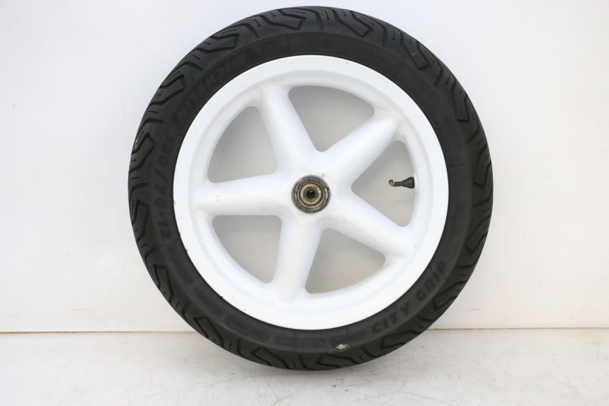 photo de JANTE AVANT ET PNEU MBK BOOSTER SPIRIT NAKED 50 (2004 - 2017) - Vue rapprochée