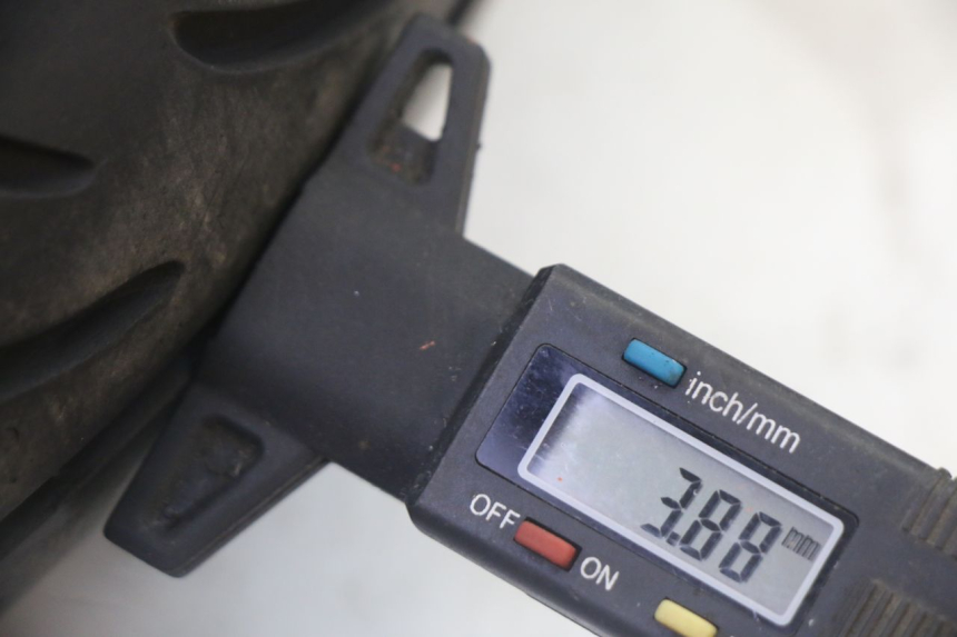 photo de JANTE AVANT ET PNEU SUZUKI BURGMAN 125 (2007 - 2014) - Focus structure