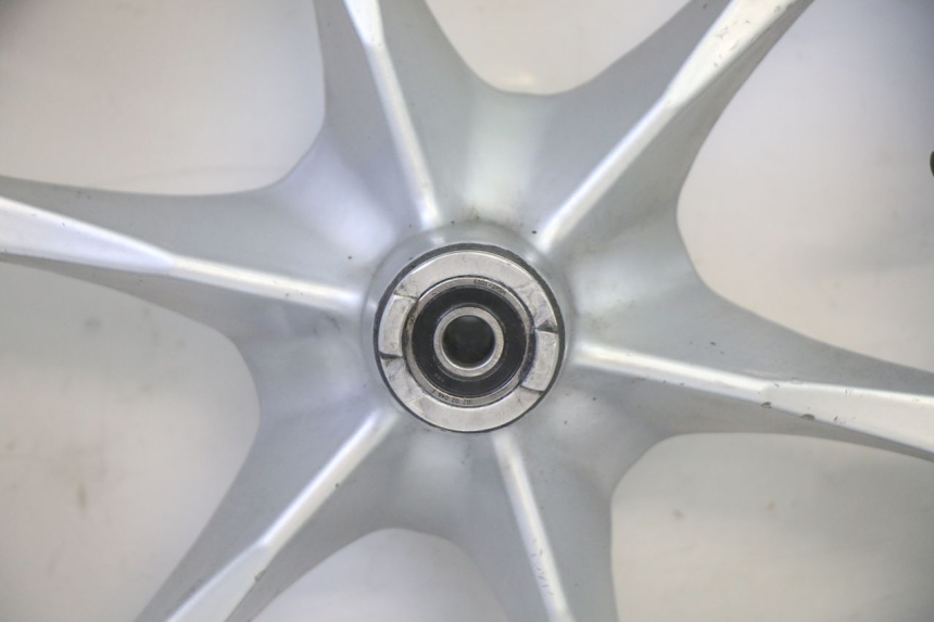 photo de JANTE AVANT ET PNEU SUZUKI BURGMAN 125 (2007 - 2014) - Vue d’ensemble