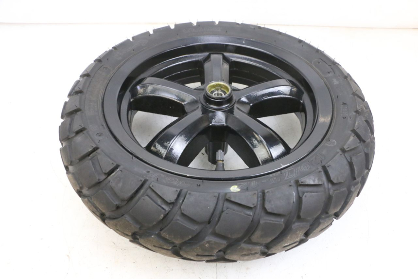 photo de JANTE AVANT ET PNEU SYM CROX 4T 50 (2016 - 2023) - Gros plan technique