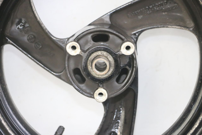 photo de JANTE AVANT ET PNEU PEUGEOT ELYSTAR 50 (2002 - 2014) - Vue rapprochée