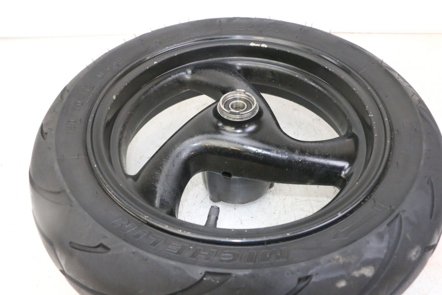 photo de JANTE AVANT ET PNEU PEUGEOT ELYSTAR 50 (2002 - 2014) - Gros plan technique