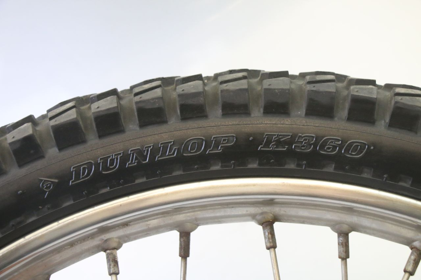 photo de JANTE AVANT ET PNEU APRILIA ETX 125 (1998 - 2002) - Photo complémentaire