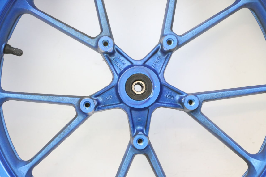 photo de JANTE AVANT ET PNEU STAHO FH 50 (2018 - 2019) - Focus structure