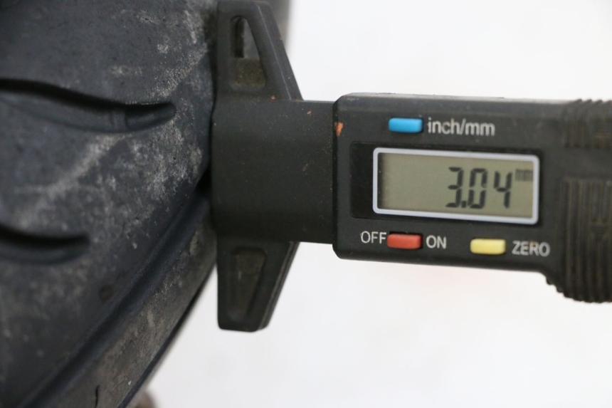 photo de JANTE AVANT ET PNEU MBK FLAME X 125 (2007 - 2016) - Détail de la pièce